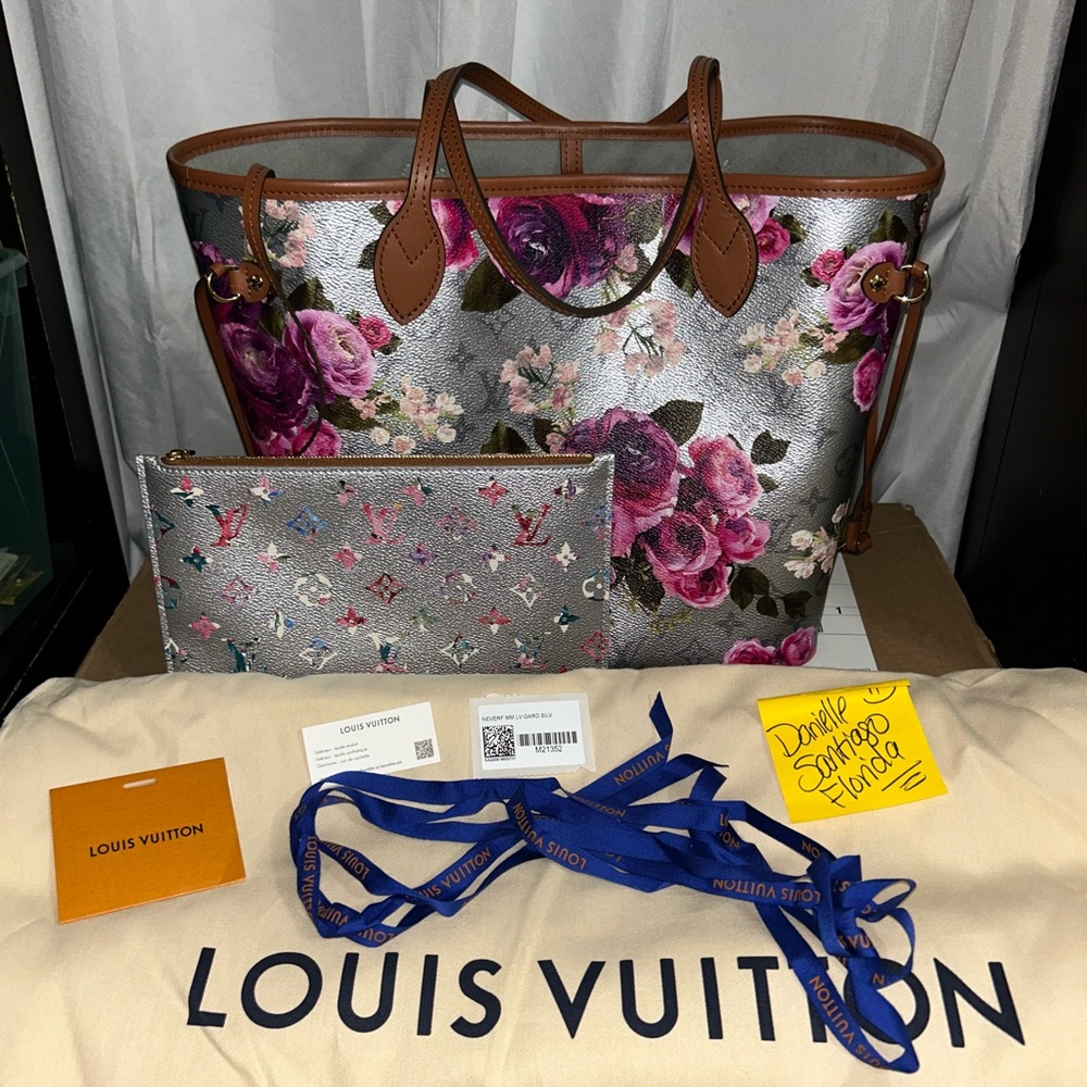 Louis Vuitton Garden Neverfull MM & Pouch Floral shimmer silver Brand New! 🤩🤩